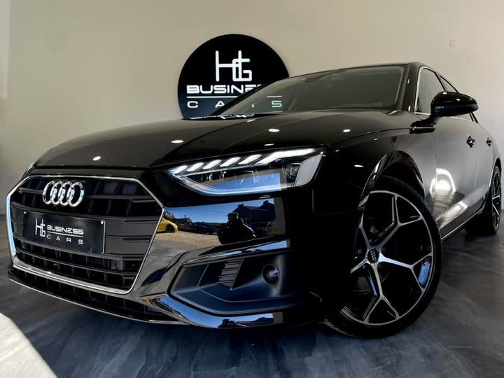 Audi A4 30 TDi Sportline — 5060 Keumiée